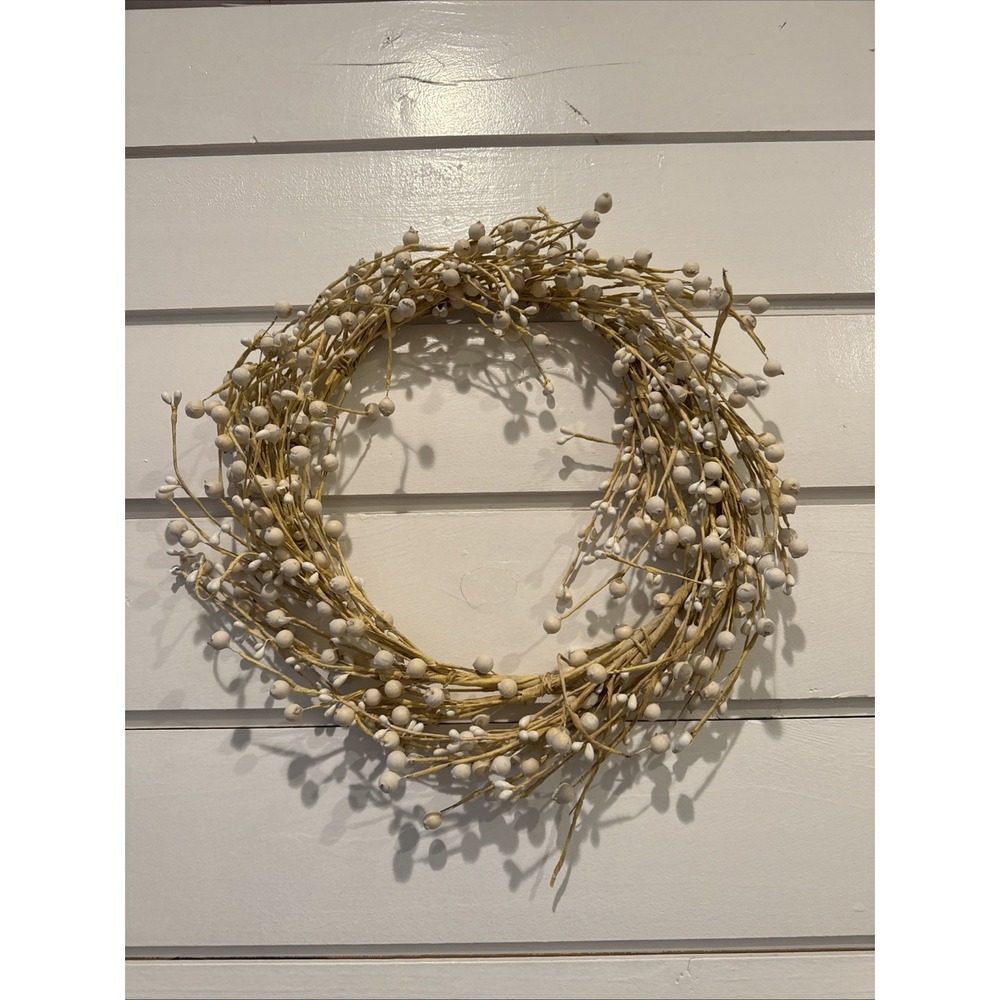Artificial White Berry Wreath With Natural Twig Base O L A005‎